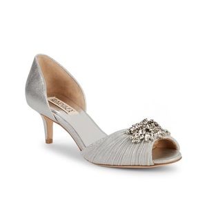 Badgley Mischka leather and mesh silver pumps